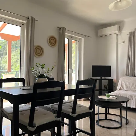 Apartamento Cozy In City's Suburbs #1st Floor